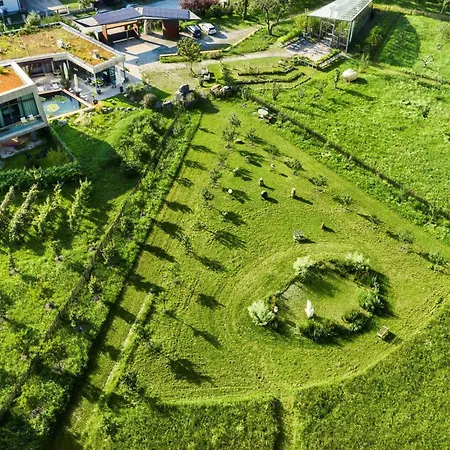 Flora Auf Gut Guntrams Hotel *