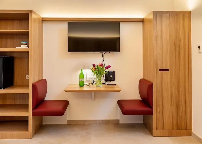 Hotel Flora Auf Gut Guntrams Schwarzau am Steinfelde