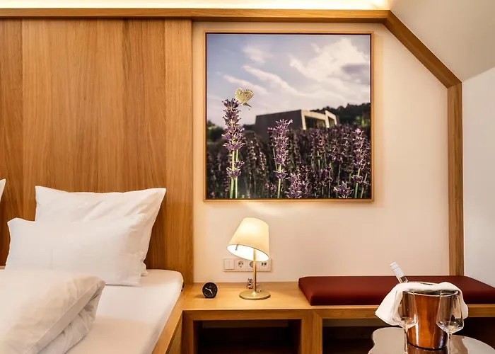 Flora Auf Gut Guntrams Schwarzau am Steinfelde