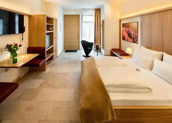 Hotel Flora Auf Gut Guntrams Schwarzau am Steinfelde