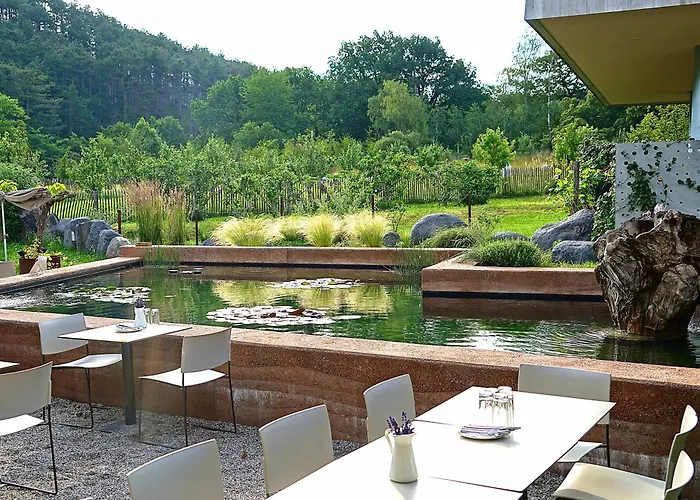 Hotel Flora Auf Gut Guntrams Schwarzau am Steinfelde